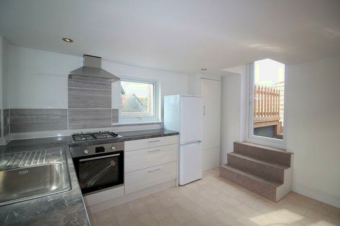 1 Bedroom Flat To Rent In High Street, Godstone Village, RH9