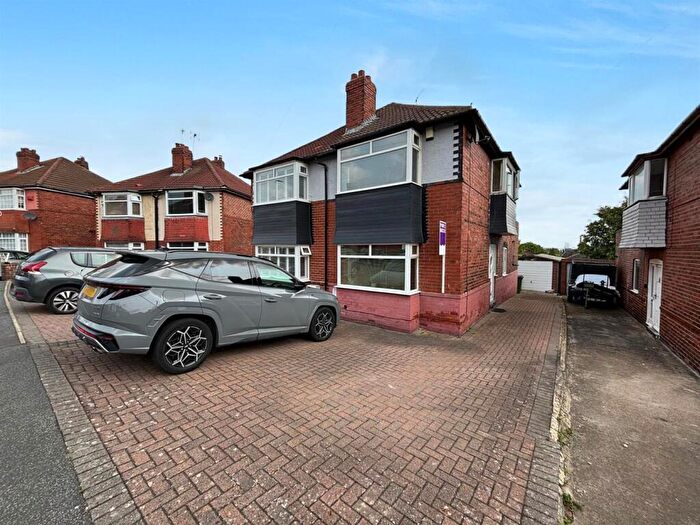 3 Bedroom Semi-Detached House For Sale In Green Hill Crescent, Wortley, Leeds, LS12