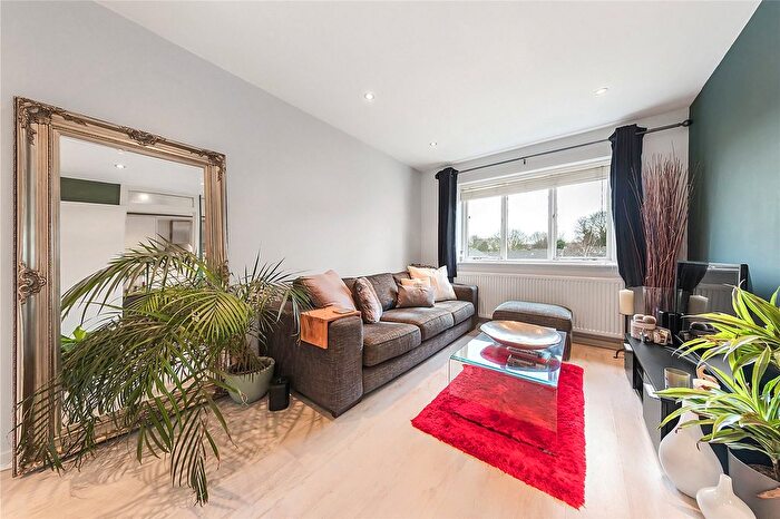 1 Bedroom Flat To Rent In Wilkinson Way, Chiswick, W4
