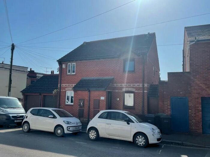 2 Bedroom Semi-Detached House To Rent In Willow Walk, Exeter, Devon, EX4