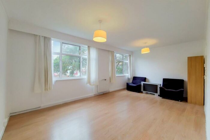 2 Bedroom Apartment To Rent In Beale Close, London, N13