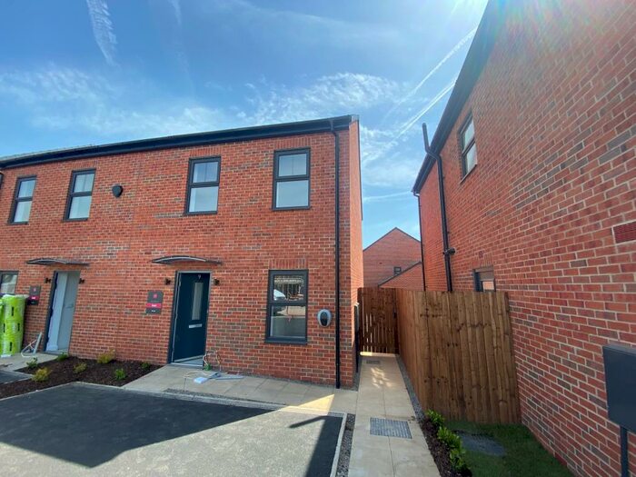 3 Bedroom House To Rent In Tulip Grove, Seacroft, Leeds, LS14