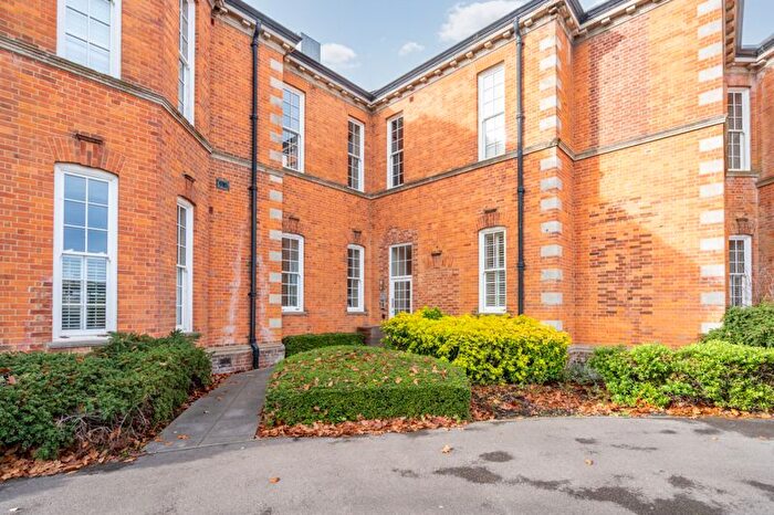 2 Bedroom Flat For Sale In Two Bedroom Apartment - Longley Road, Chichester, PO19