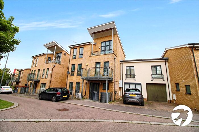 5 Bedroom Detached House To Rent In Park Lane, Greenhithe, Kent, DA9