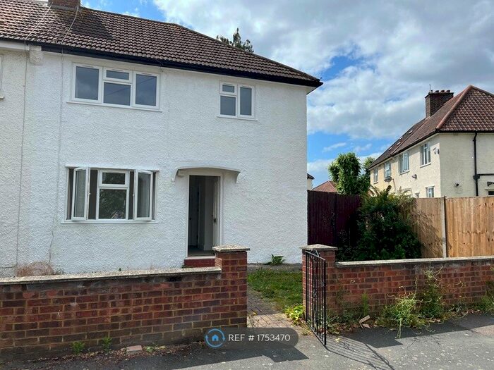 3 Bedroom Semi-Detached House To Rent In Cosedge Crescent, Croydon, CR0