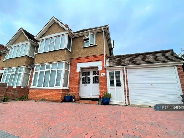 3 Bedroom Semi-Detached House To Rent In Boston Avenue, Reading, RG1
