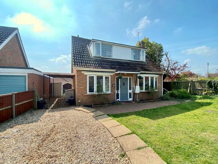 3 Bedroom Chalet To Rent In Nursery Lane, NR8