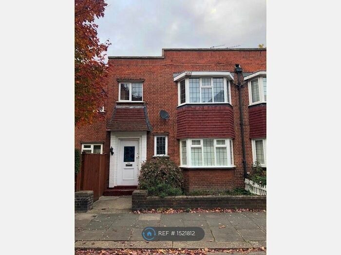 3 Bedroom Maisonette To Rent In Fairlawn Avenue, London, W4