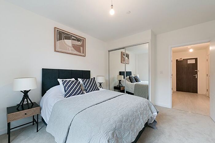 1 Bedroom Flat To Rent In Farine Avenue, Hayes, UB3