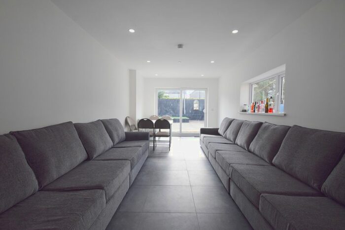 10 Bedroom Terraced House To Rent In Woodville Road, Cathays, CF24