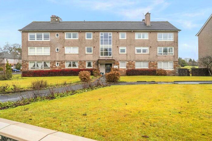 2 Bedroom Flat To Rent In Fruin Court, Newton Mearns, G77