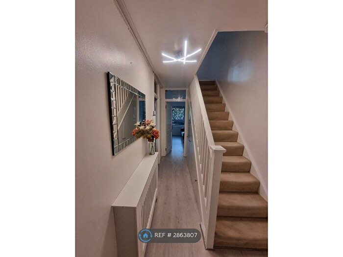 3 Bedroom Flat To Rent In Bartholomew Street, London, SE1