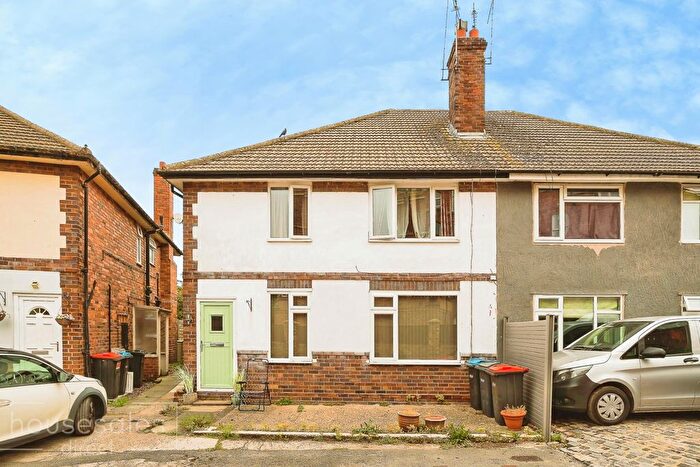 2 Bedroom Flat For Sale In Redland Close, Chester, CH4