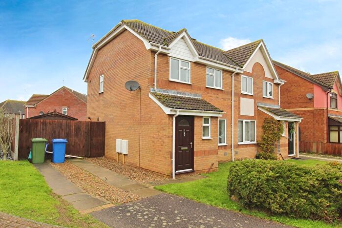 3 Bedroom Semi-Detached House For Sale In Douglas Close, Lowestoft, NR33