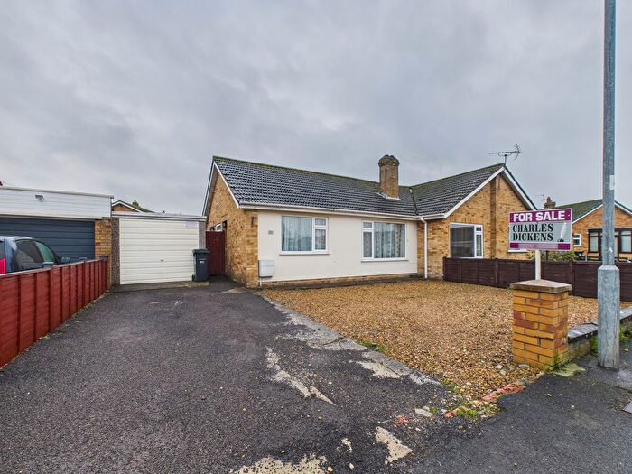 2 Bedroom Semi-Detached Bungalow For Sale In Somerset Gardens, Bridgwater, TA6