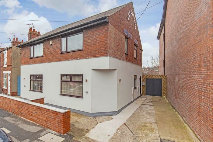 3 Bedroom Semi-Detached House To Rent In Derby Road, Chesterfield, S40