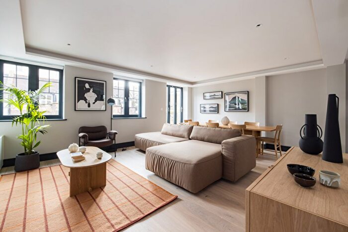 3 Bedroom Flat To Rent In Parker Street, Covent Garden, WC2B