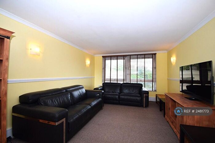 3 Bedroom Flat To Rent In Narrow Street, London, E14