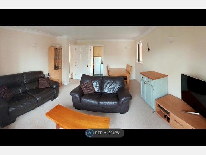 2 Bedroom Flat To Rent In Oddfellows Road, Newbury, RG14