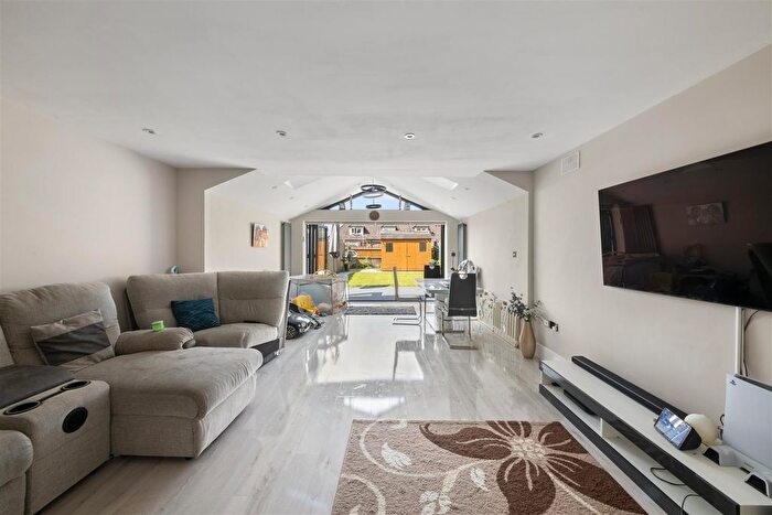 3 Bedroom Semi Detached House For Sale In Northolt Avenue, Ruislip, HA4