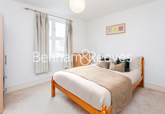 2 Bedroom Flat To Rent In Buckfast Street, Bethnal Green, E2