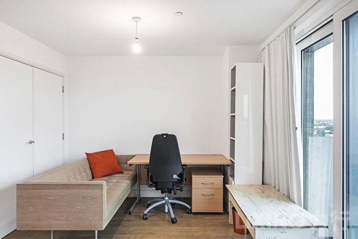 1 Bedroom Flat For Sale In Jefferson Plaza, Bow, E3
