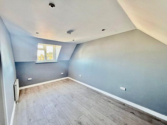 2 Bedroom Flat To Rent In Rayners Lane, Pinner, Middlesex, HA5