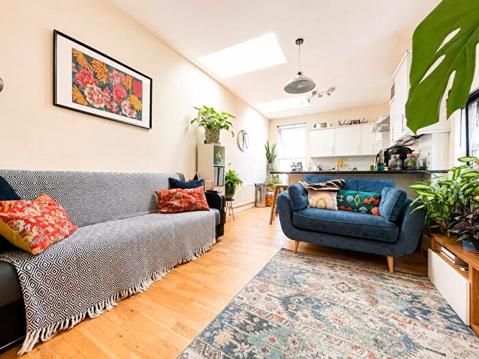 2 Bedroom Property To Rent In St Johns Road, Clapham Common, SW11