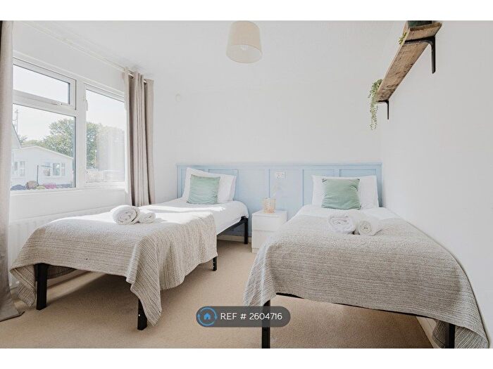 2 Bedroom Bungalow To Rent In Convent Meadows, Christchurch, BH23