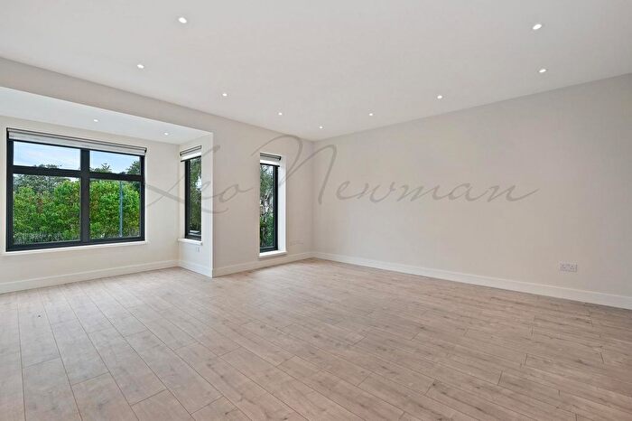 2 Bedroom Flat To Rent In Porcupine Close, Mottingham, SE9