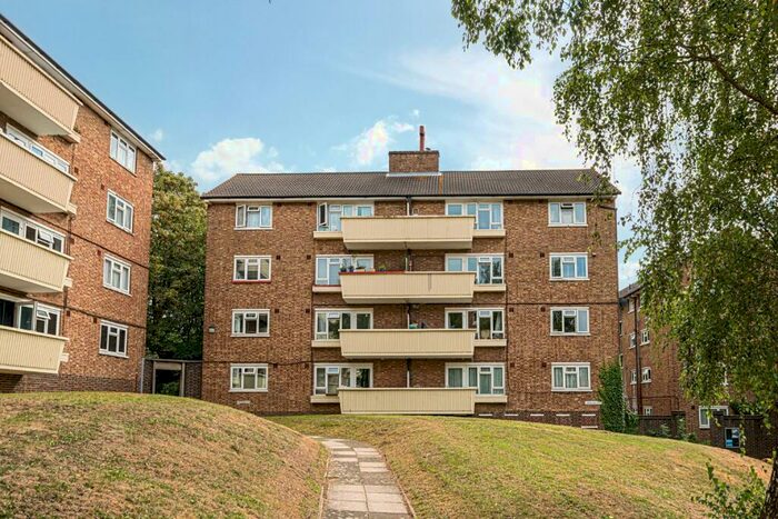 2 Bedroom Flat To Rent In Baizdon Road, Lewisham, London, SE3