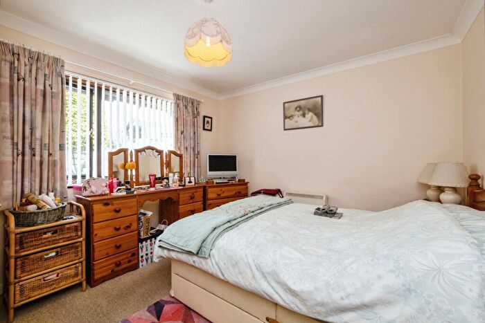 2 Bedroom Bungalow For Sale In Oakland Walk, Dawlish, Devon, EX7