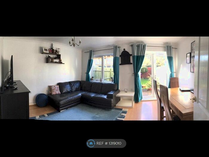 3 Bedroom Semi-Detached House To Rent In Taywood Road, Northolt UB5