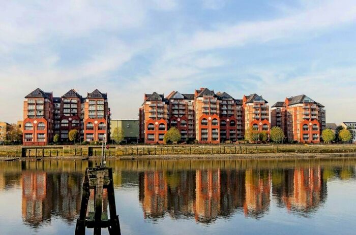 2 Bedroom Flat To Rent In Sailmakers Court, William Morris Way, London, SW6