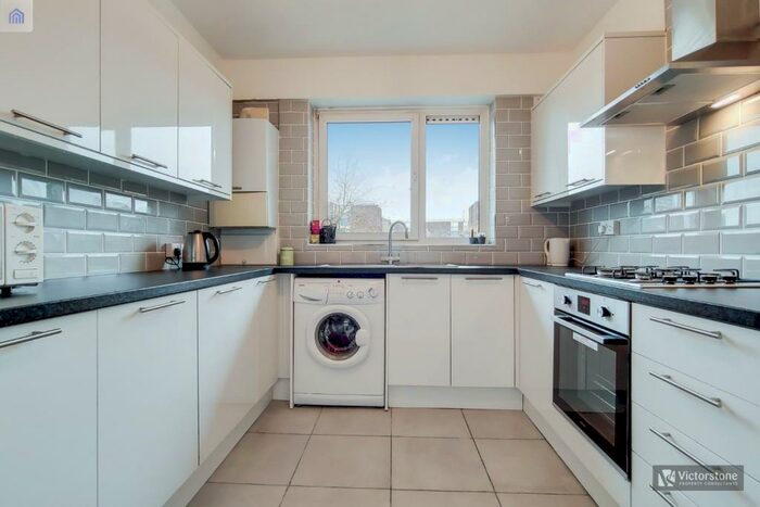 4 Bedroom Apartment To Rent In Hooke House, Gernon Road, Mile End, London, E3