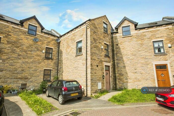 4 Bedroom End Of Terrace House To Rent In Hebble View, Siddal, Halifax, HX3