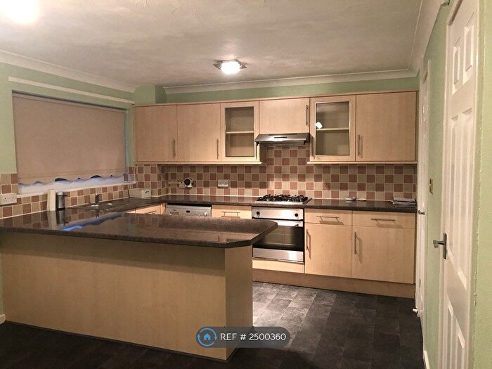 4 Bedroom Terraced House To Rent In Springvale Walk, Sheffield, S6