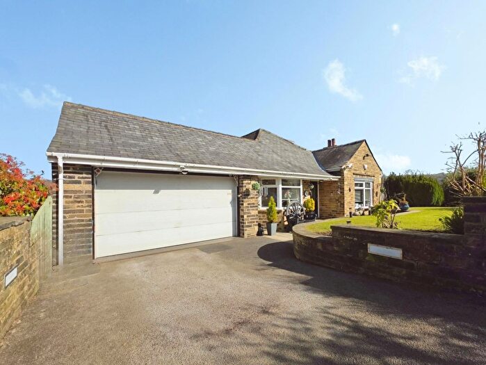 3 Bedroom Detached House For Sale In Roundwood Road, Baildon, BD17
