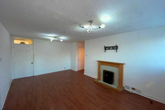 2 Bedroom Flat To Rent In Harden Close, Walsall, WS3