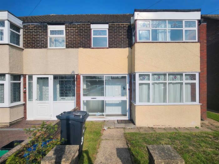 3 Bedroom Semi-Detached House To Rent In Ravensbourne Gardens, Ilford, IG5