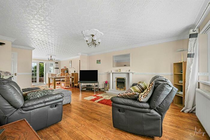 2 Bedroom Detached Bungalow For Sale In Telyn Aur, Morriston, Swansea, SA6