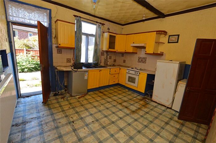 5 Bedroom Semi-Detached House For Sale In Tyas Grove, Leeds, LS9
