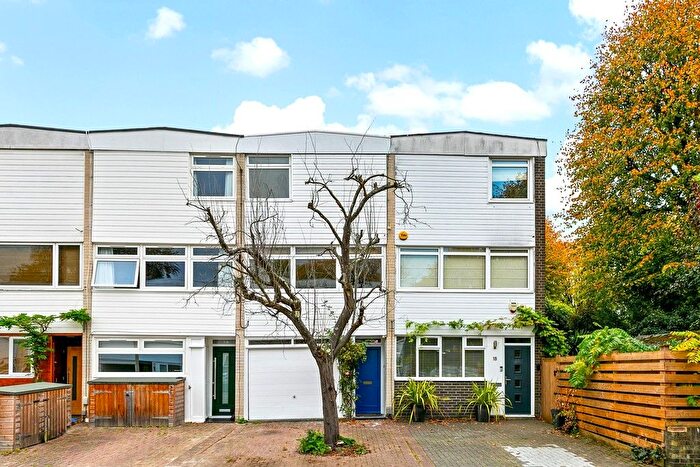 3 Bedroom Terraced House For Sale In Paxton Close, Kew, Richmond, Surrey, TW9