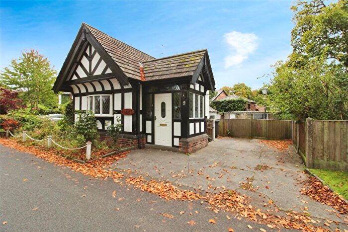 2 Bedroom Semi-Detached House For Sale In Beanfields, Worsley, Manchester, Greater Manchester, M28