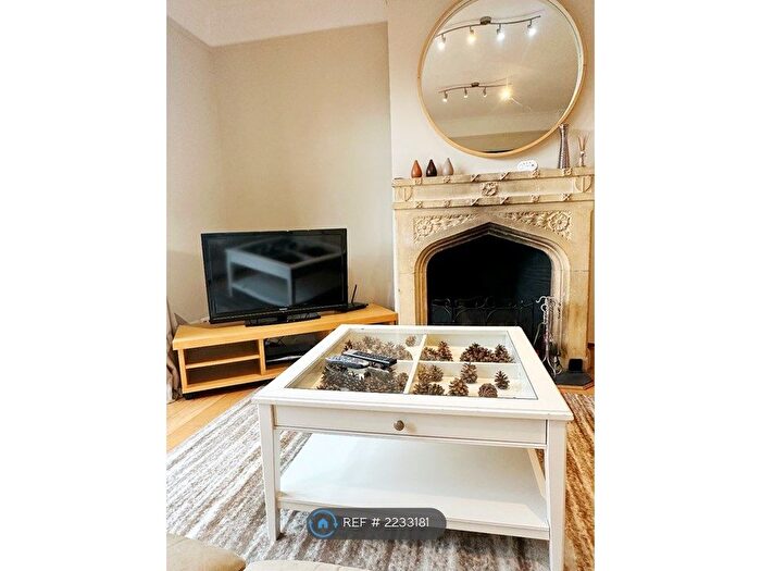 3 Bedroom Flat To Rent In Windsor Forest Court, Ascot, SL5