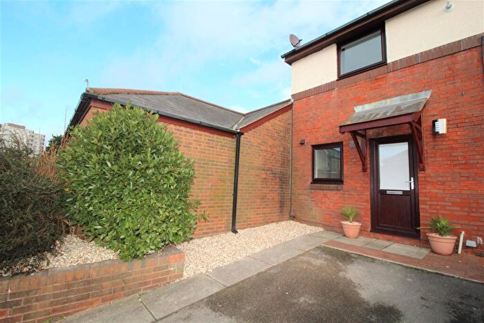 2 Bedroom End Of Terrace House To Rent In Green Gardens, Poole, BH15