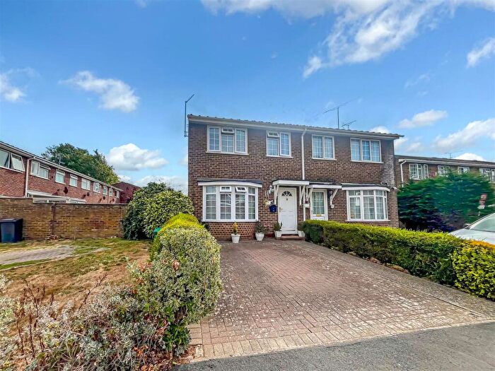 3 Bedroom Semi-Detached House For Sale In Timberleys, Littlehampton, BN17