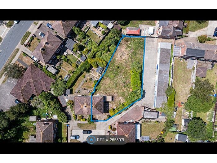 3 Bedroom Semi-Detached House To Rent In Roman Acre, Wick, Littlehampton, BN17