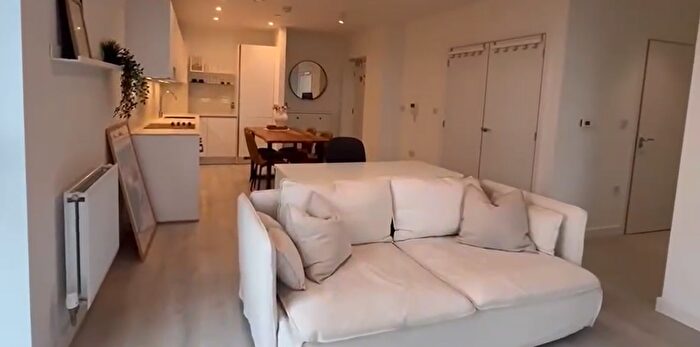 1 Bedroom Flat To Rent In East Acton Lane, London, W3
