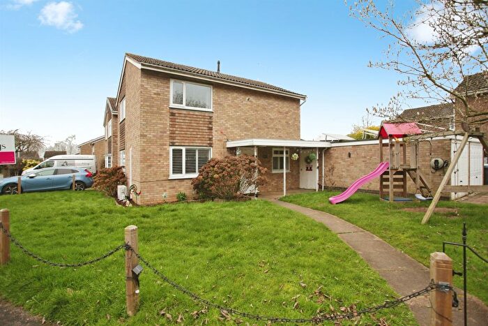 3 Bedroom Detached House For Sale In Ruskin Close, Rugby, CV22